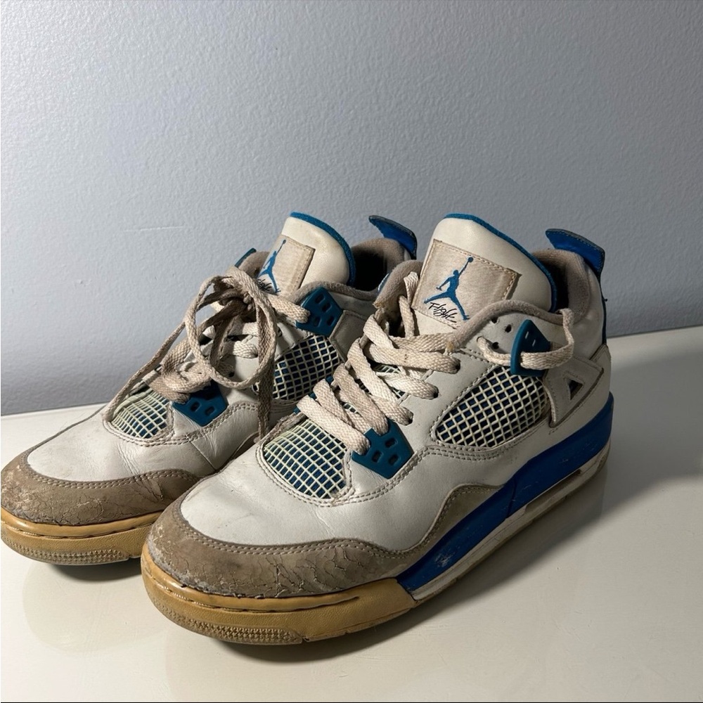 Military blue Jordan 4